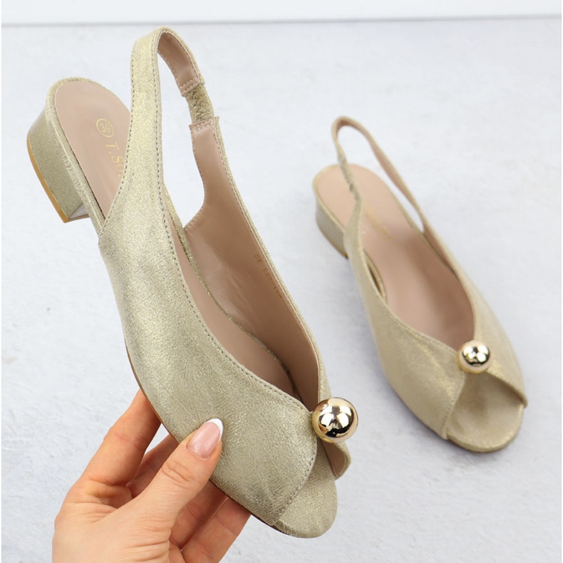 Sandálias de baixo peso feminino Golden T.SOKOLSKI 136 dourado 1