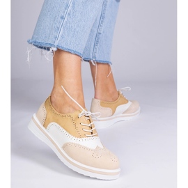 Sapatos bege clássicos oxford 1