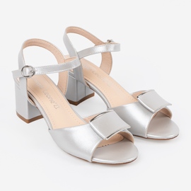 Sergio Leone Sandálias no pilar das mulheres com um salto de prata aberto 1