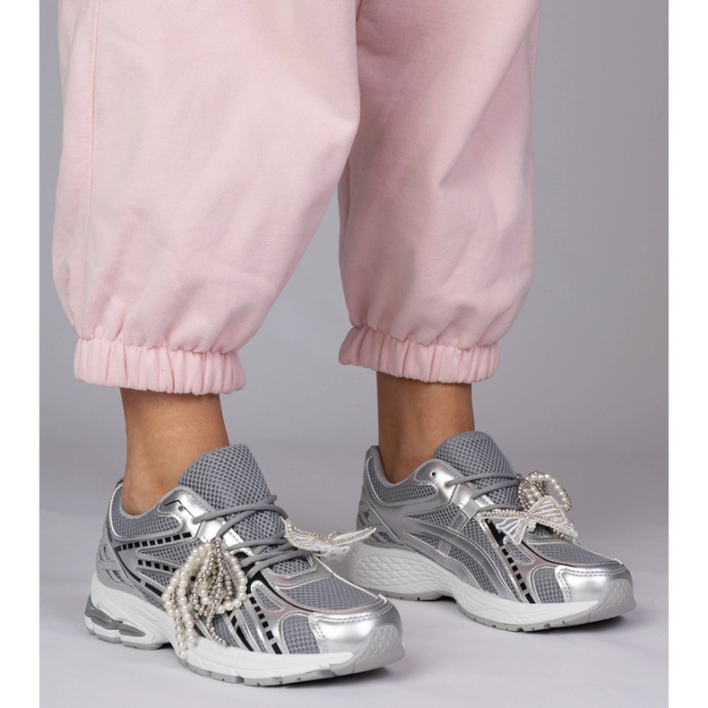 Tênis prateados com decorações destacáveis prata 1