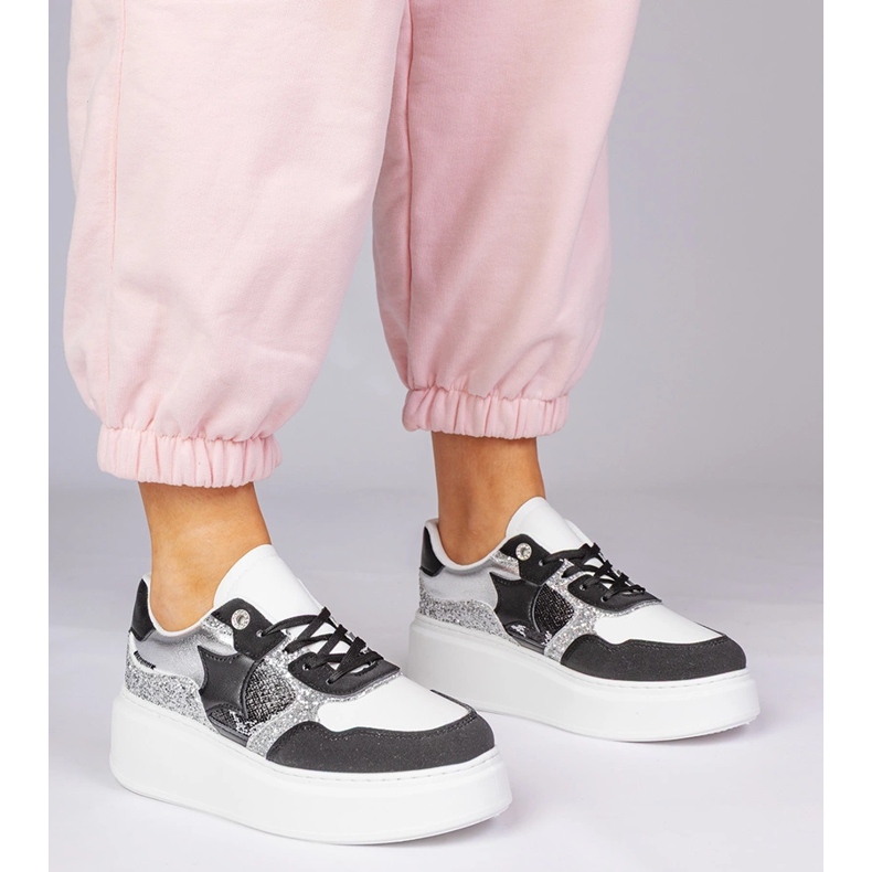 Tênis preto com glitter 1