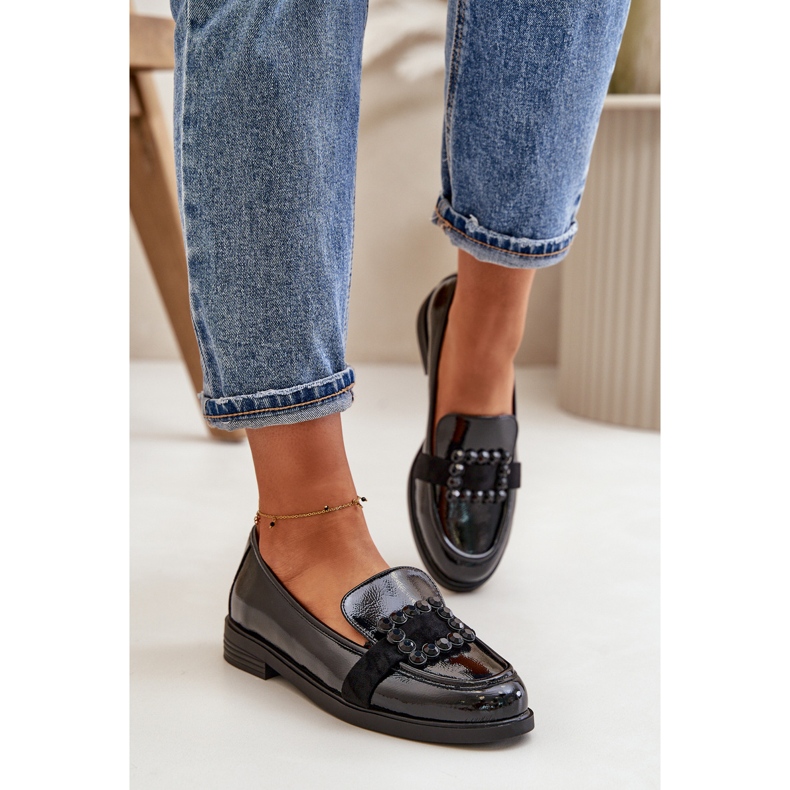 Mocassins femininos de couro envernizado com decoração, preto Vinceza 58389 1