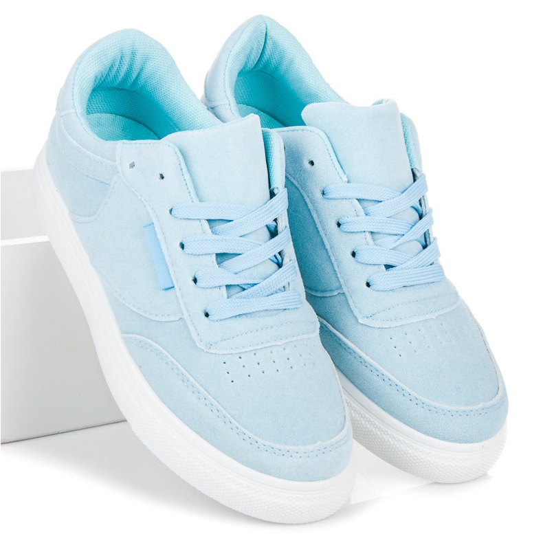 Tênis na plataforma azul 2