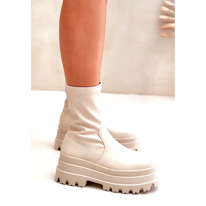Botins bege claro em plataforma enorme 4