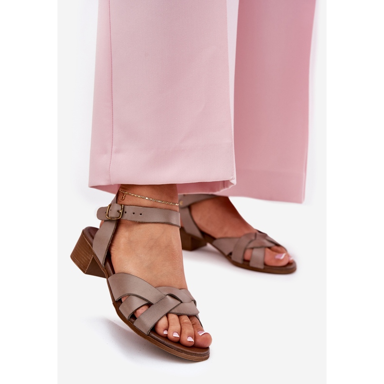 Sandálias de couro com um delicado zazoo 40372 escuro -portador bege 1