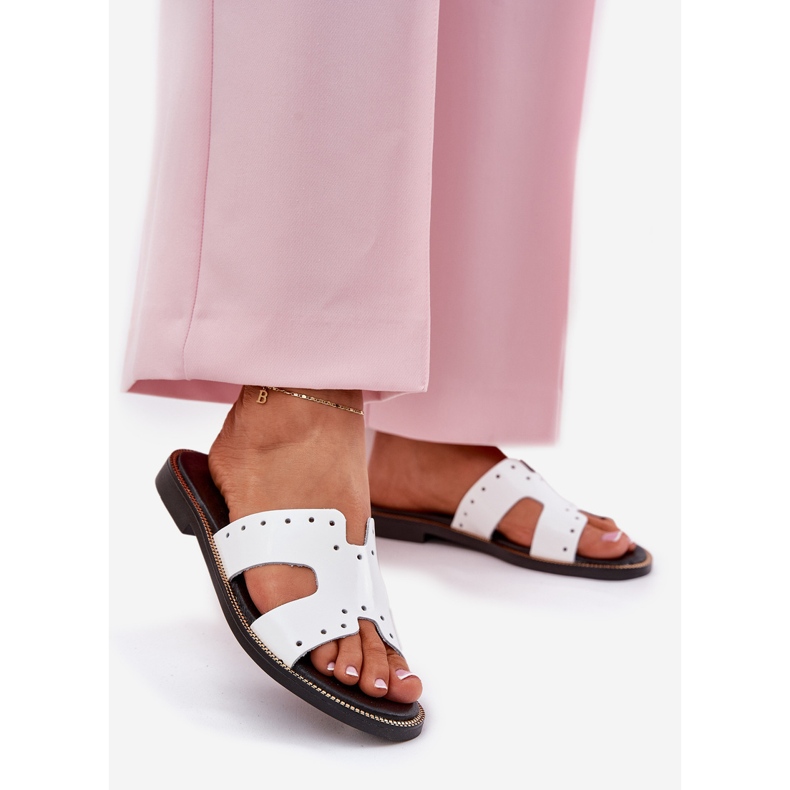 Zazoo 40326 Flippers femininos envernizados com recortes decorativos brancos 1