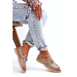 Mocassins de inserção de couro cinza feminino bege 3