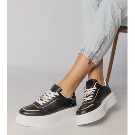 Tênis pretos decorados com glitter e zircões 2