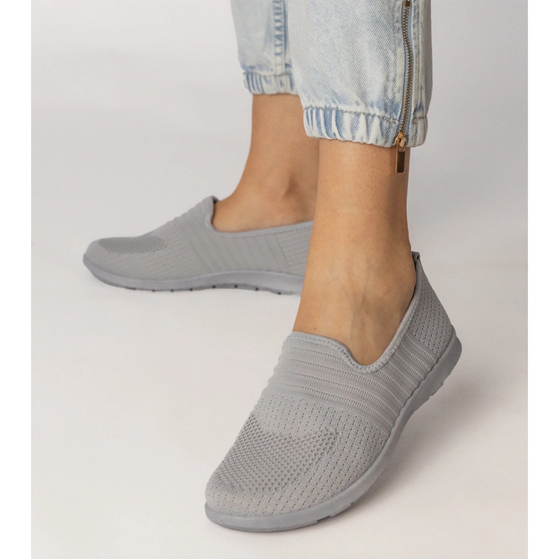 Tênis de mulheres cinzas 1