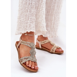 Sandálias femininas planas com um padrão de renda Artiker 56C1281 PLN dourado 2