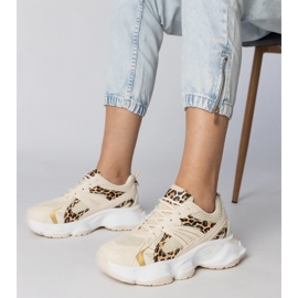 Panther Sports Sneakers em uma sola enorme bege 1