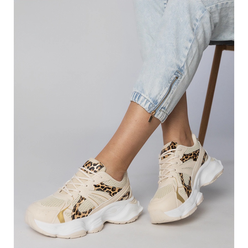 Panther Sports Sneakers em uma sola enorme bege 2