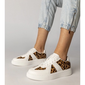 Tênis de calçados brancos femininos 1