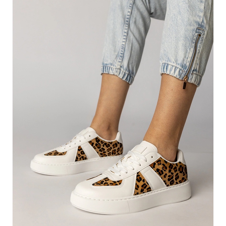 Tênis de calçados brancos femininos 1