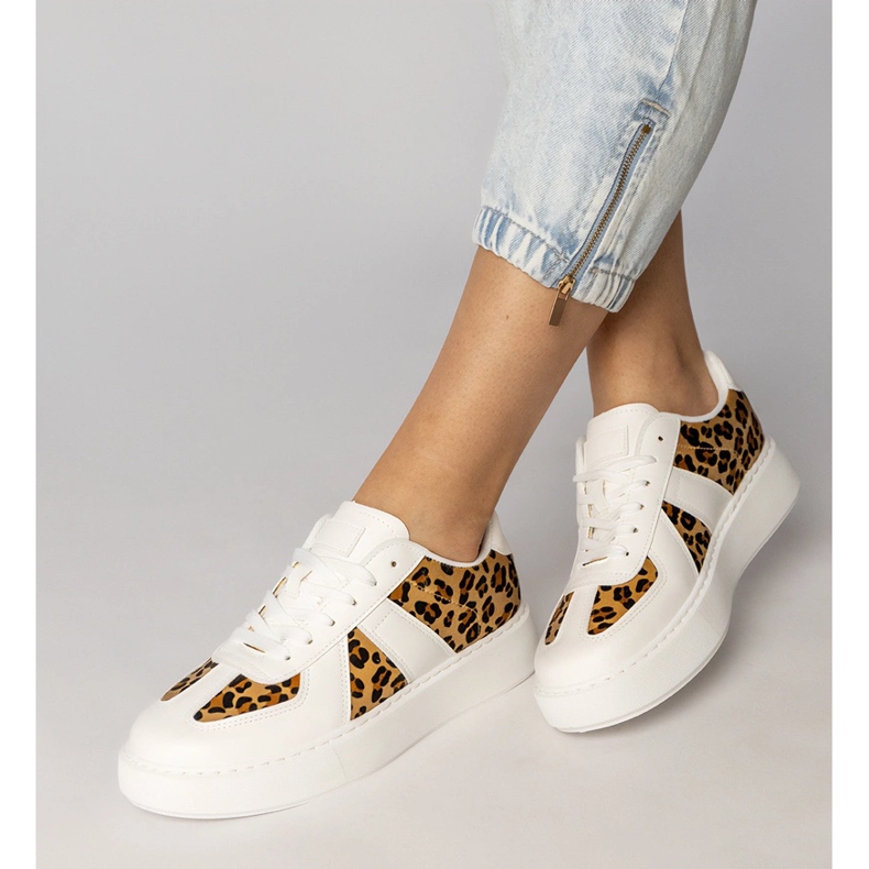 Tênis de calçados brancos femininos 2