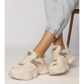 Esportes femininos de tênis bege com uma inserção dourada 1