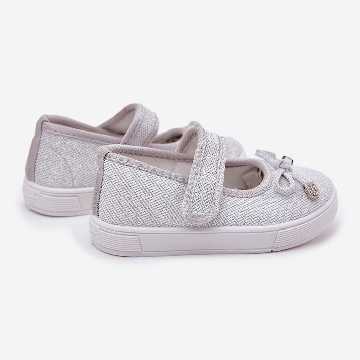 Bailarinas infantis com um arco de prata 2