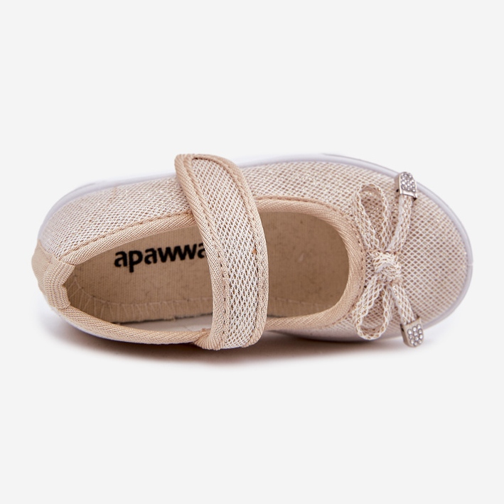 Bailarinas infantis com um arco de ouro dourado 2