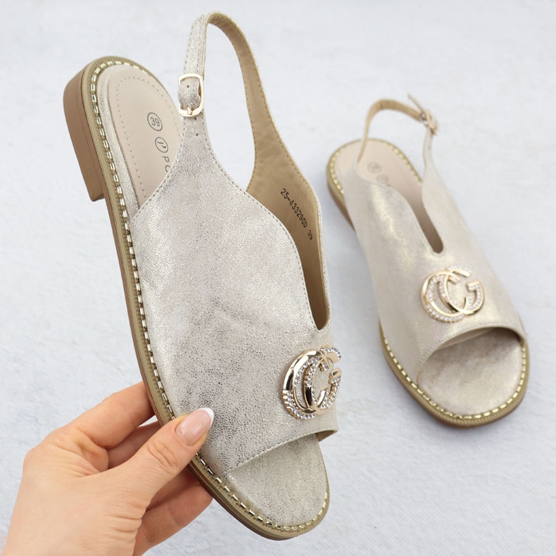 Sandálias femininas construídas com um ornamento de Golden 43329 Potocki dourado 1 Sandálias femininas construídas com um ornamento de Golden 43329 Potocki dourado 1