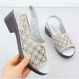 Sandálias de couro feminino aberto no Pad Bege T.SOKOLSKI L25-25 1