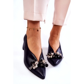 Bombas de couro com um ornamento Laura Messi 2487 azul marinho 2