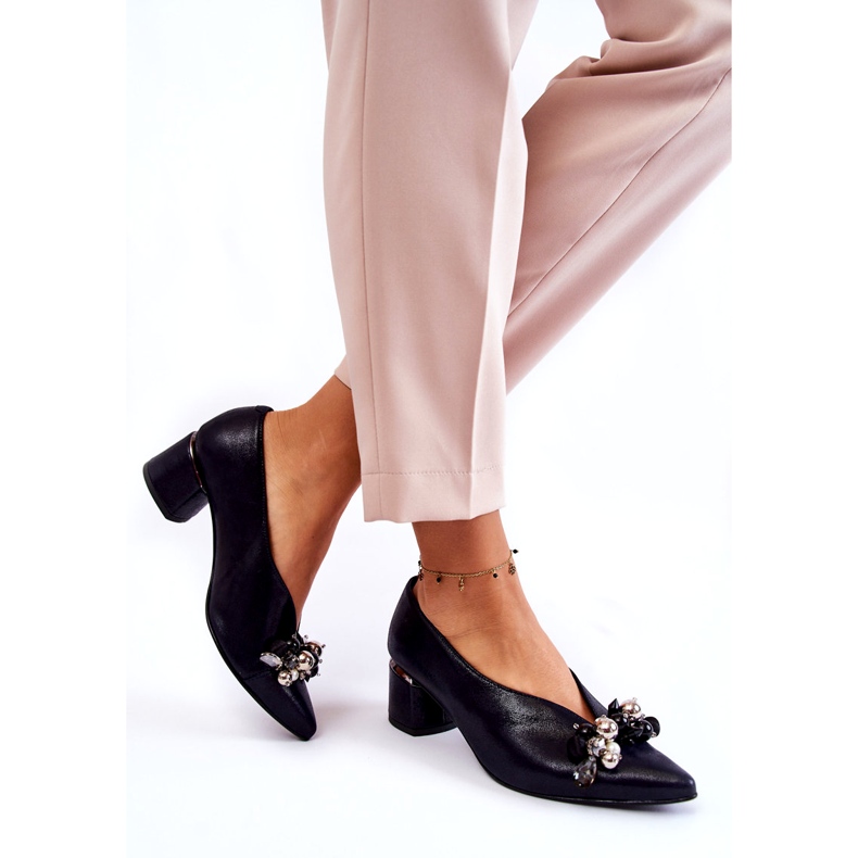 Bombas de couro com um ornamento Laura Messi 2487 azul marinho 1