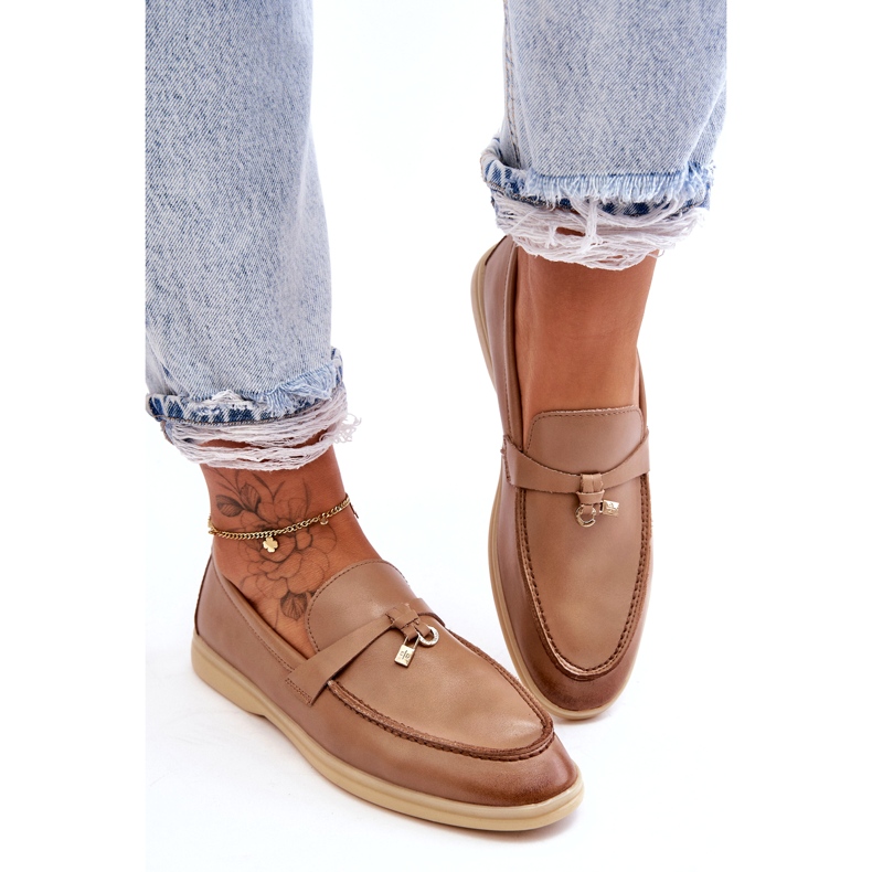 Mocassins femininos de couro bege 4