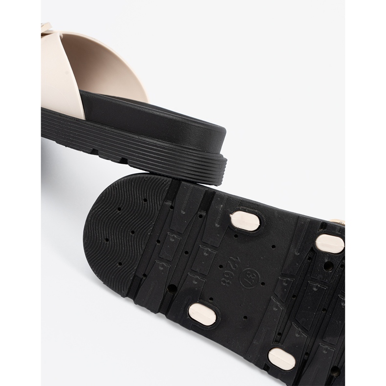 Seastar Light -Beige Flip Flip Flip com uma fivela dourada bege 1