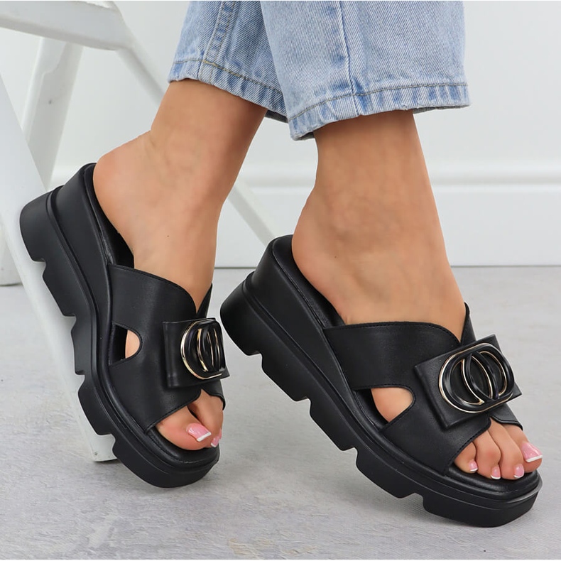 Flippers femininos nas cunhas Black Vinceza 58464 preto 1