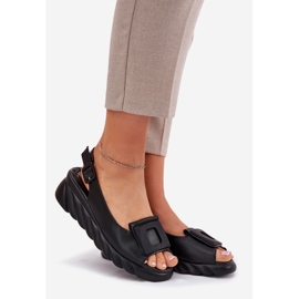 Sandálias de couro feminino com uma cunha com decoração artiker 56c2156 preto 1 Sandálias de couro feminino com uma cunha com decoração artiker 56c2156 preto 1