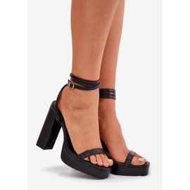 Sandálias femininas com uma faixa preta preto 1