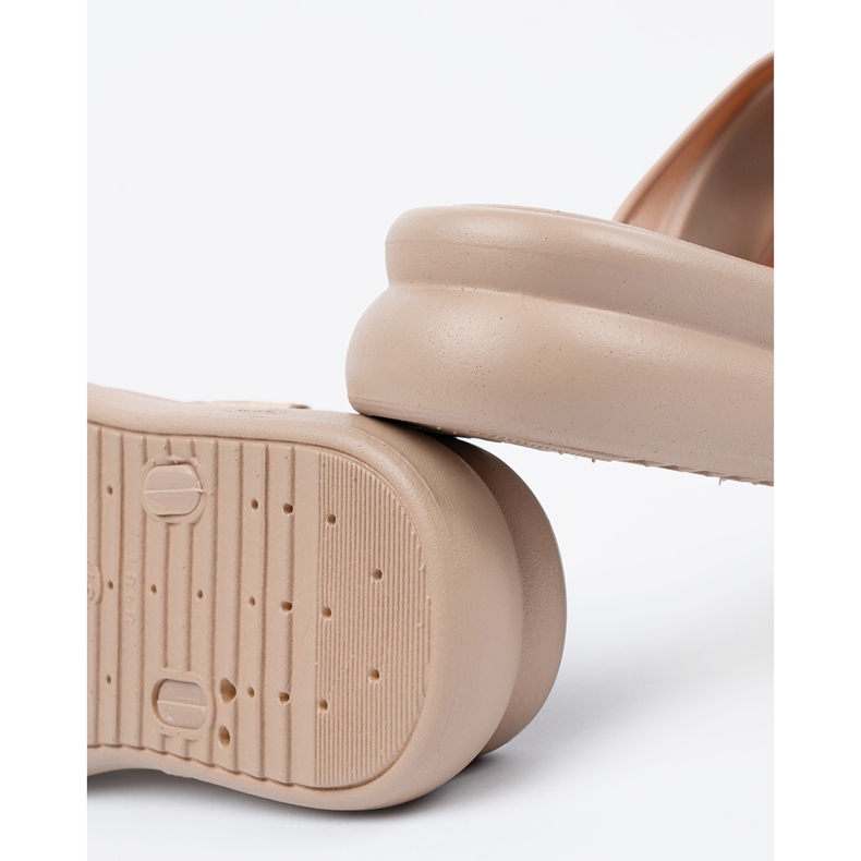 Seastar Chinelos com fivelas de ouro na plataforma bege 1 Seastar Chinelos com fivelas de ouro na plataforma bege 1