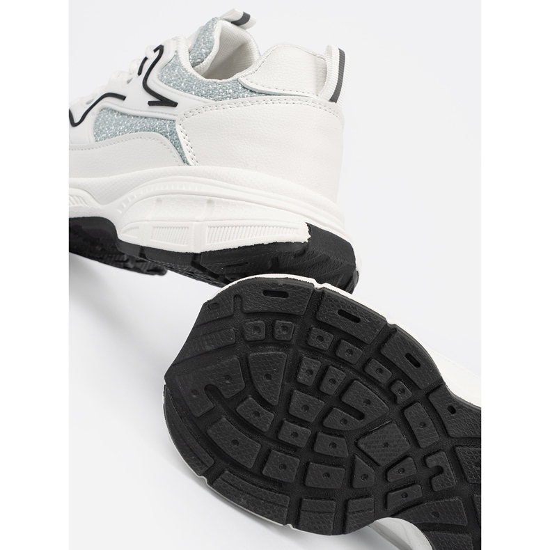 Shelvt Tênis brancos e verdes com inserções decorativas 1