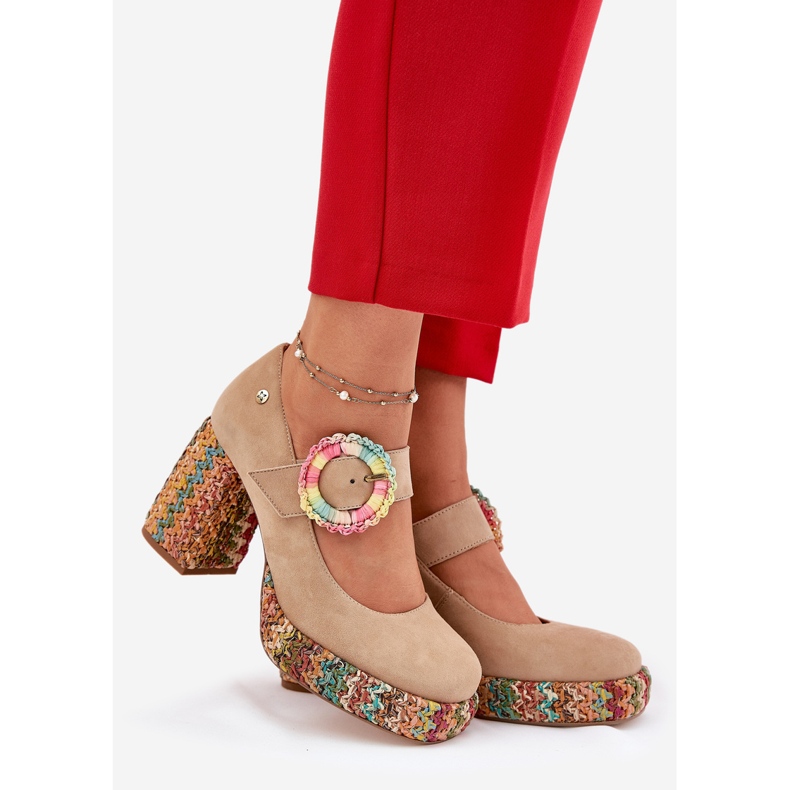 Bombas de camurça com trança na postagem e plataforma Maciejka 06839-04 Beige bege 1