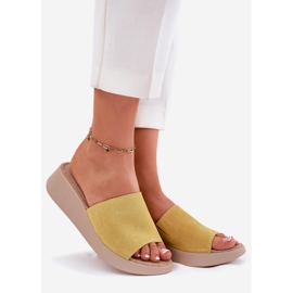 Flip de camurça feminina -Flops no panto Fino RR267038 Wedge amarelo 1
