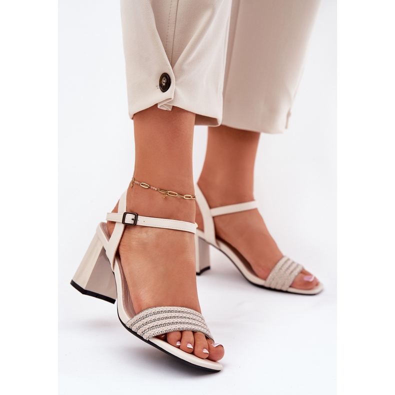 Sandálias femininas no poste com zircões e Vinceza 62228 Black bege 2 Sandálias femininas no poste com zircões e Vinceza 62228 Black bege 2