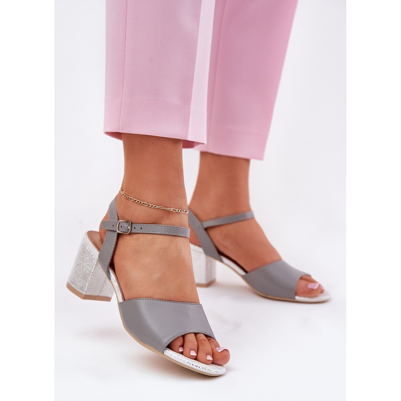 Sandálias femininas no post Vinceza 20275 cinza 2