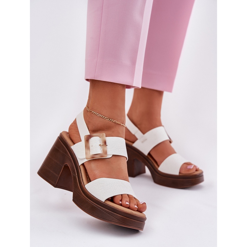 Sandálias femininas em um enorme salto e plataforma de Vinceza 17387 White branco 2