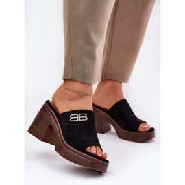 Vinceza Flipers femininos em um salto maciço com um detalhe dourado de Vincez 17400 Black preto 2 Vinceza Flipers femininos em um salto maciço com um detalhe dourado de Vincez 17400 Black preto 2