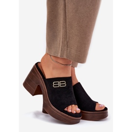 Vinceza Flipers femininos em um salto maciço com um detalhe dourado de Vincez 17400 Black preto 1 Vinceza Flipers femininos em um salto maciço com um detalhe dourado de Vincez 17400 Black preto 1