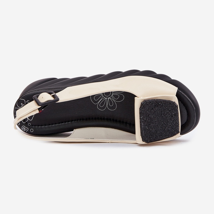 Sandálias femininas lacadas de couro com decoração antiga Artiker 56c1567 bege 2