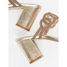 Chinelos dourados no post Sergio Leone 1