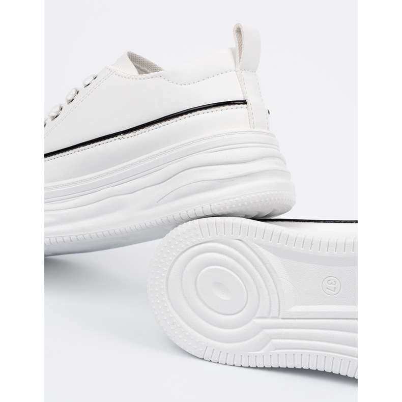 Shelvt Tênis brancos femininos na plataforma 1