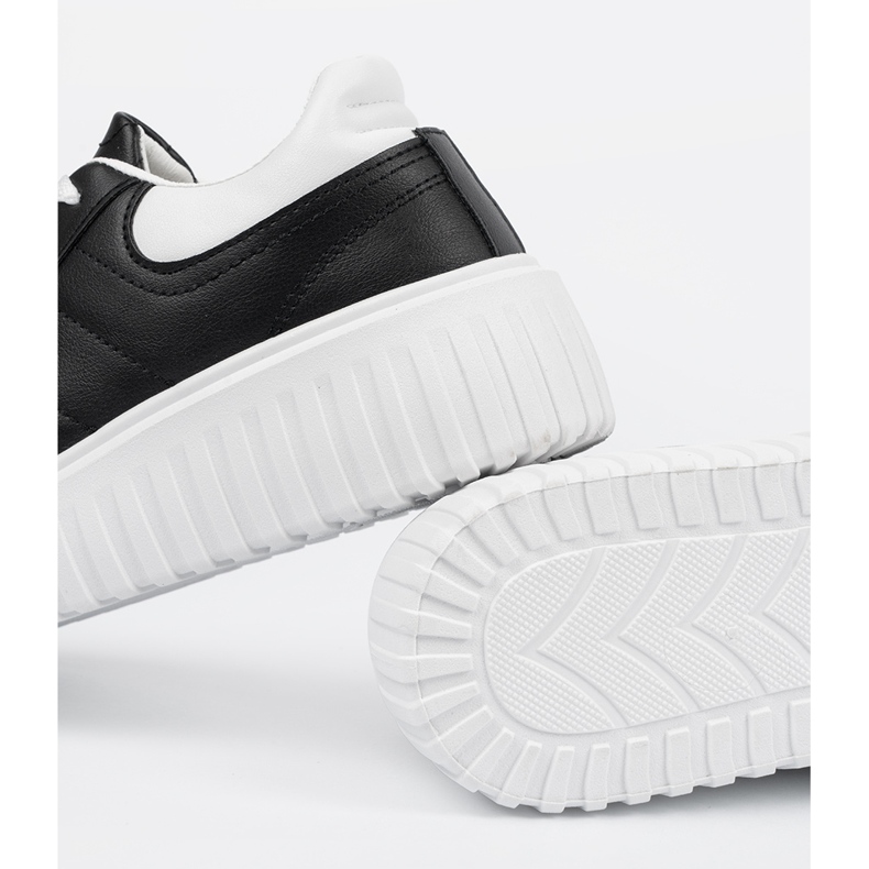 Shelvt Tênis negros femininos com inserções brancas preto 1