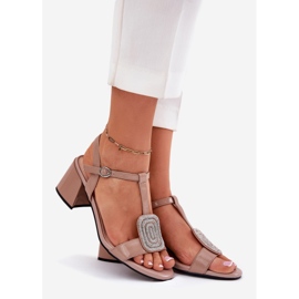 Sandálias femininas envernizadas em couro no poste com um Vinceza 91134 Beige bege 1