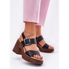 Sandálias femininas em um salto maciço e vinceza 17387 plataforma preta preto 2