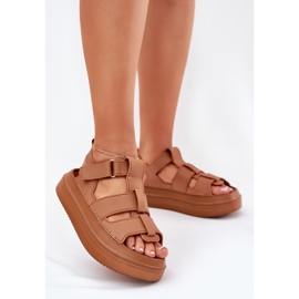 Inna Sandálias femininas na plataforma de camelo marrom 2