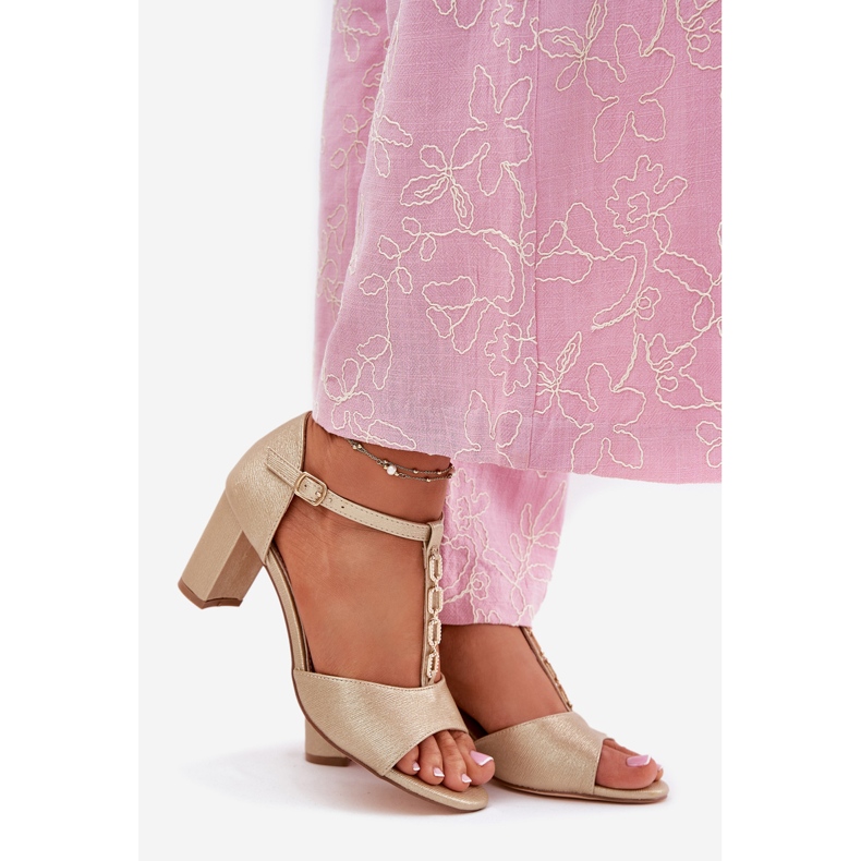 EVento Sandálias femininas no poste com um cinto de couro eco decorativo dourado 1