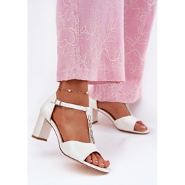 EVento Sandálias femininas no poste com um sabor decorativo de conto de couro ecológico branco 2