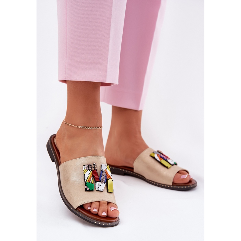 Jezzi Flipes femininos de grama plana com ornamento dourado 2